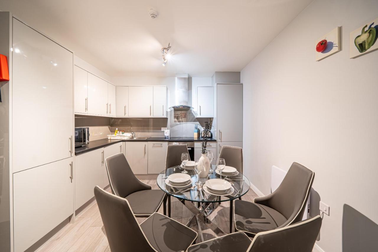 Stylish Studios With Ensuite, Separate Kitchen, And Prime Location In St Helen St Helens  Extérieur photo